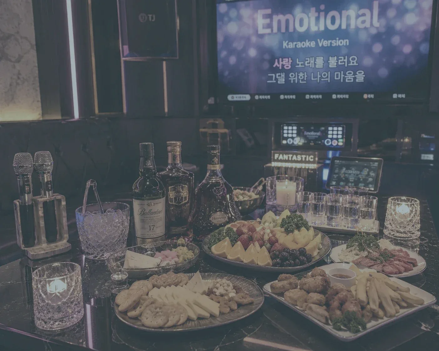 흑석노래방 룸 테이블과 모임 분위기 이미지